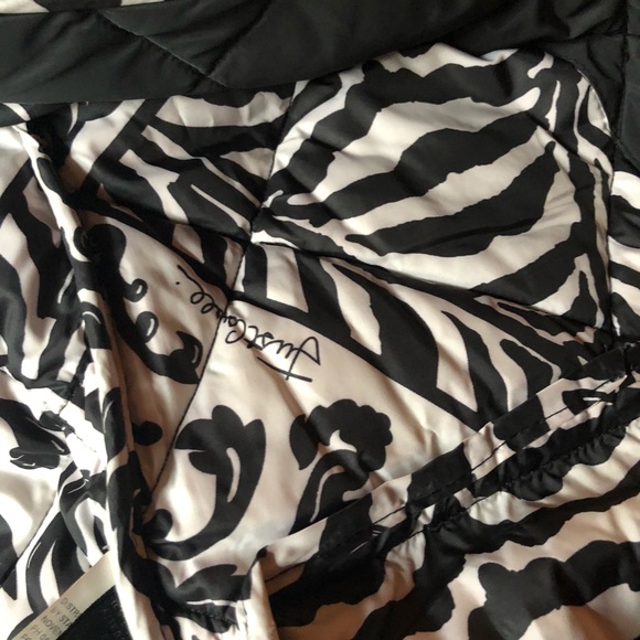 🛑SOLD🛑Just Cavalli Long Quilted Coat Chain - Picture 7 of 8